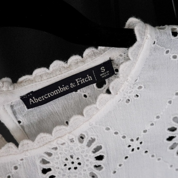 Abercrombie 100% cotton white Eyelet cropped shirt - Picture 2 of 8